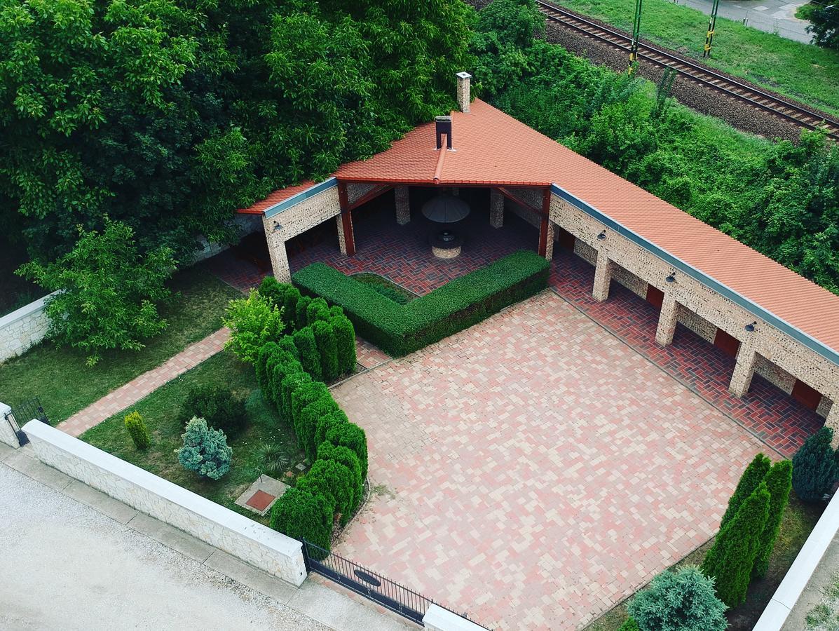 Borgaleria Hotel Tokaj Bagian luar foto